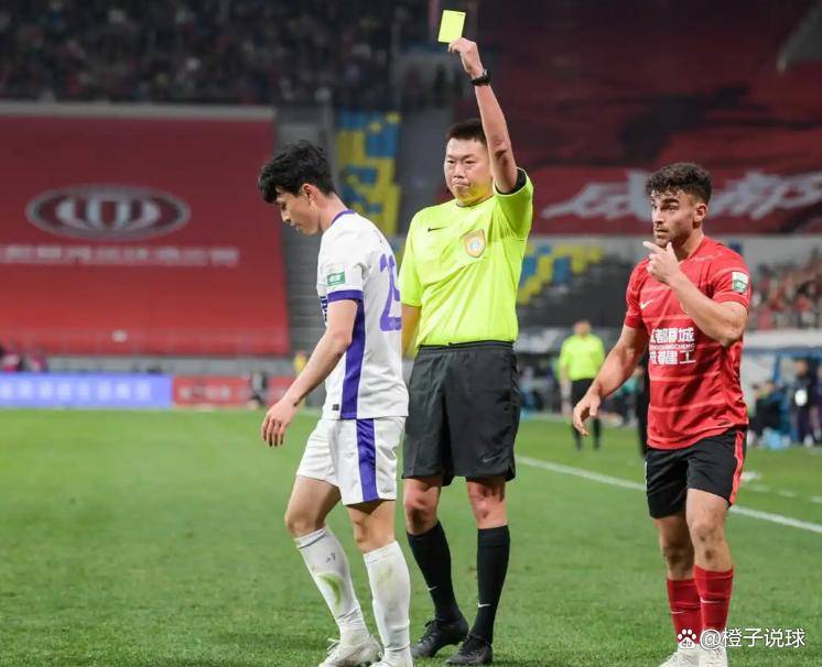 赛地聚焦：荷甲今晚热度飙升，成都蓉城造点机会，赛场秩序良好，球队文化再被提及的简单介绍开云入口